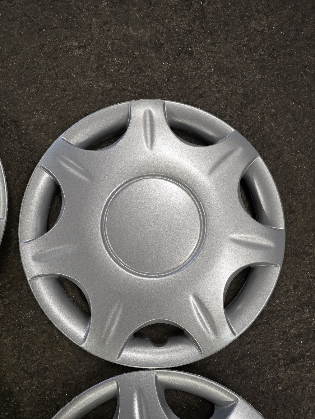 Sie kaufen 4 Stück Radkappen / Raddeckel 16 Zoll (Neu (gemäss Beschreibung)) in Rickenbach SZ für CHF 18 – mit Lieferung auf Ricardo kaufen