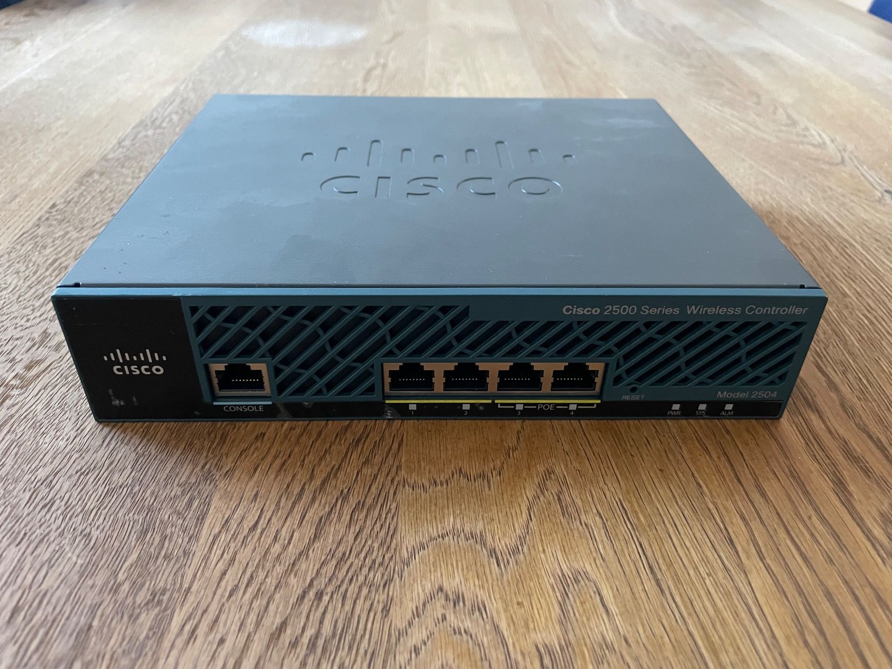 Cisco Modems & Router: Cisco 2504 Wireless LAN Controller mit 25 Lizenzen! – Gebraucht aus Bülach von tiagodcc
