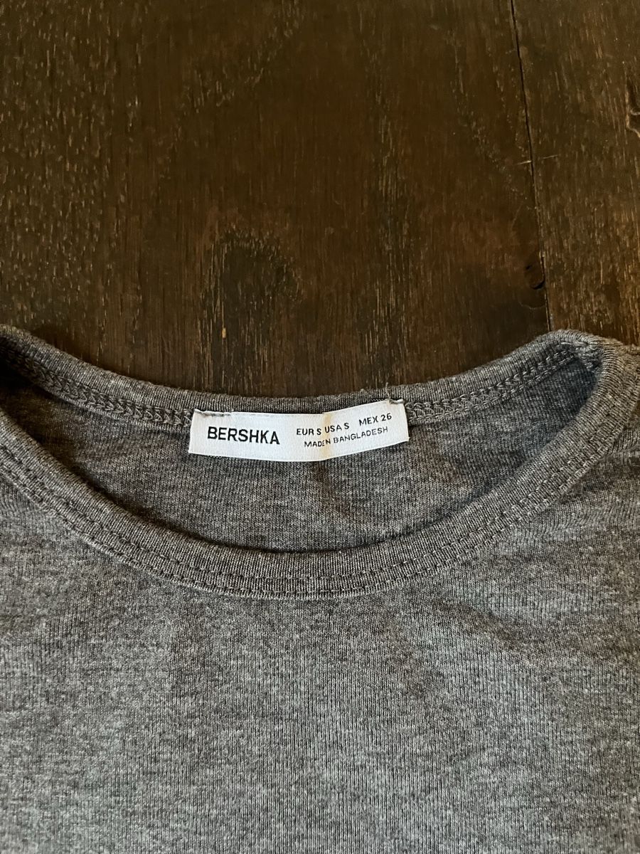 Bershka Tops: Graues Top von Bershka – Neuf (Voir description) à Unterentfelden par ame_tf2n 1