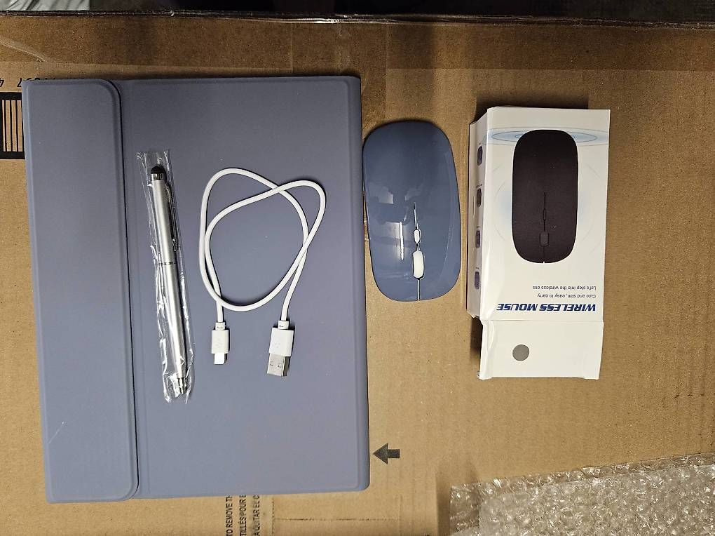 Covers & Borse: housse protection ipad et sourie – Usato da Collombey venduto da rubrub 1
