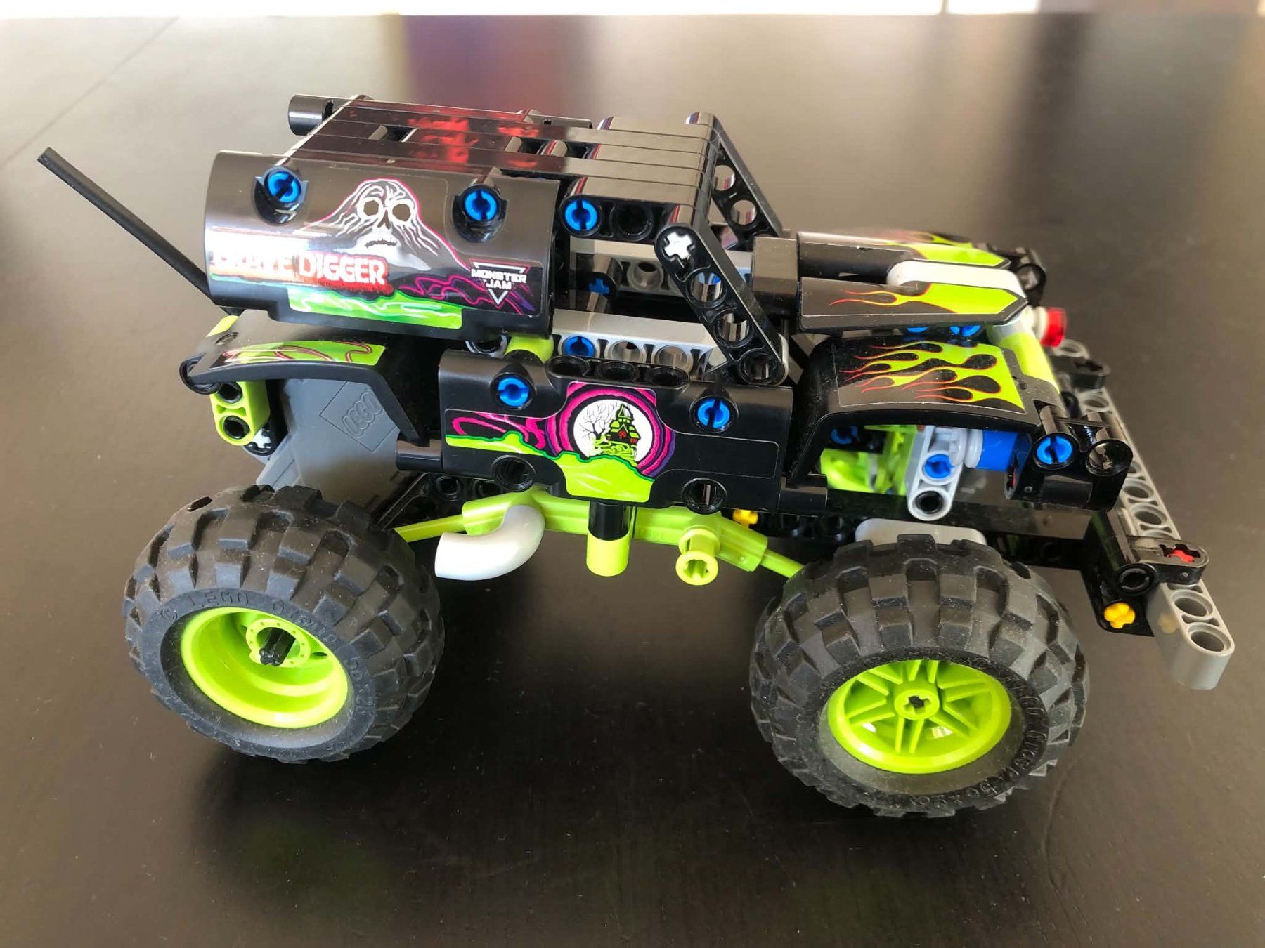 Lego Jouets: Lego Technic Monster Jam Grave Digger. – D'occasion à Nyon par BrocBox 1