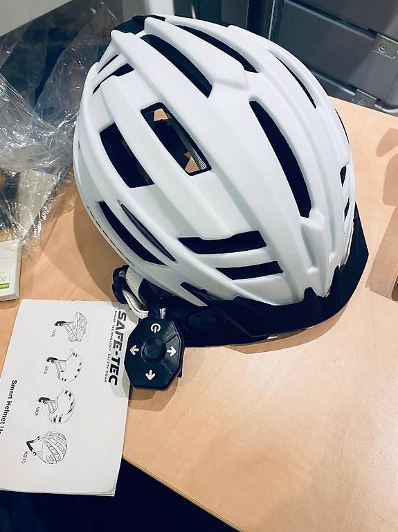 Caschi: velohelm mit licht und blinker – Usato da Reinach BL venduto da pan_pjc6 1
