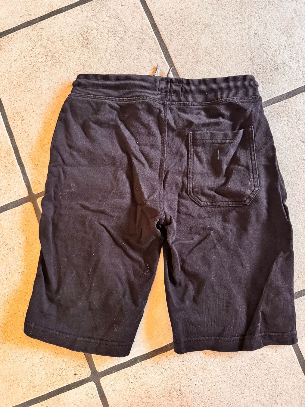 Pantalons: Shorts schwarz Grösse xs gebraucht – D'occasion à Muttenz par Fertal 1