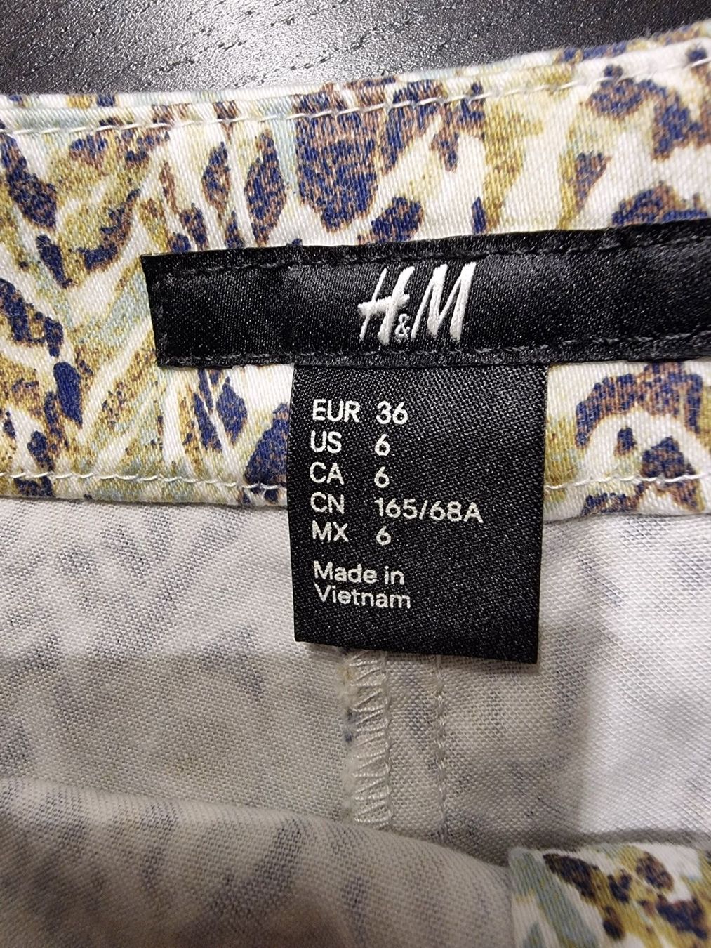H&M Pantaloni: Kurze Hose – Usato da Affoltern am Albis venduto da Ebruli89 1