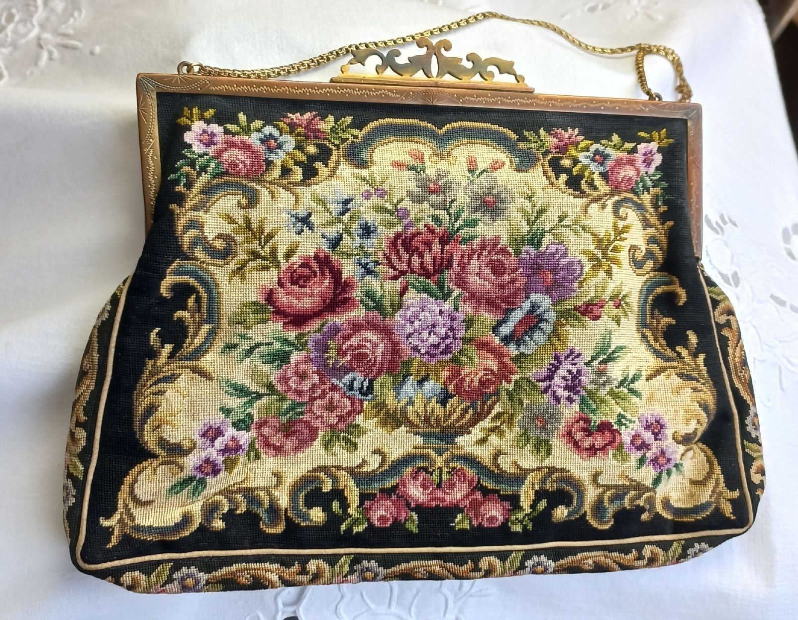 Borse da donna: Antike Handtasche Gobelin Blumenmuster mit Kette  – Usato da Buchs AG venduto da Dzirul 3