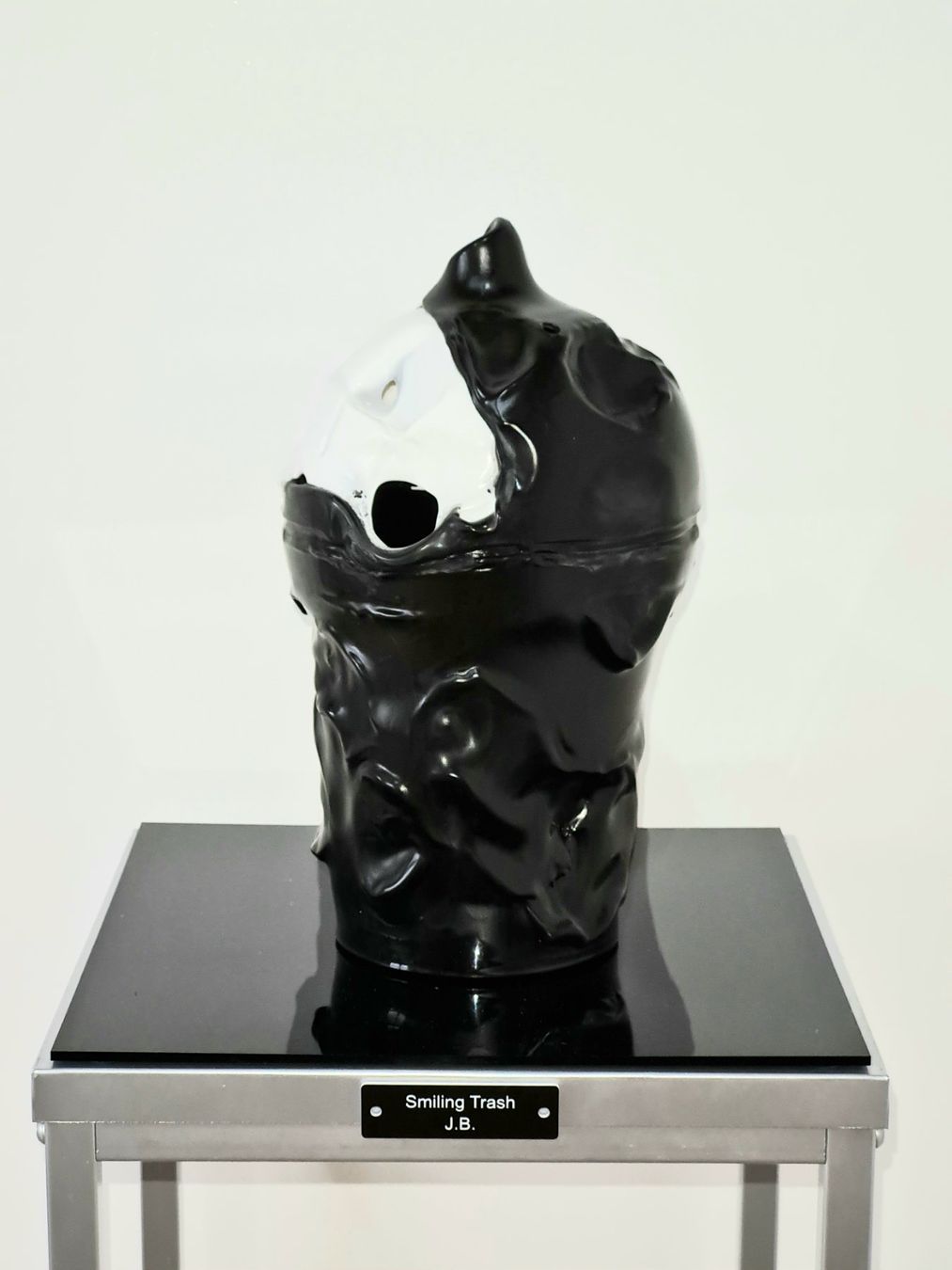 Sculture & Statue: "Smiling Trash" J.B. – Nuovo e nell'imballaggio originale da Dättlikon venduto da arthousech 1
