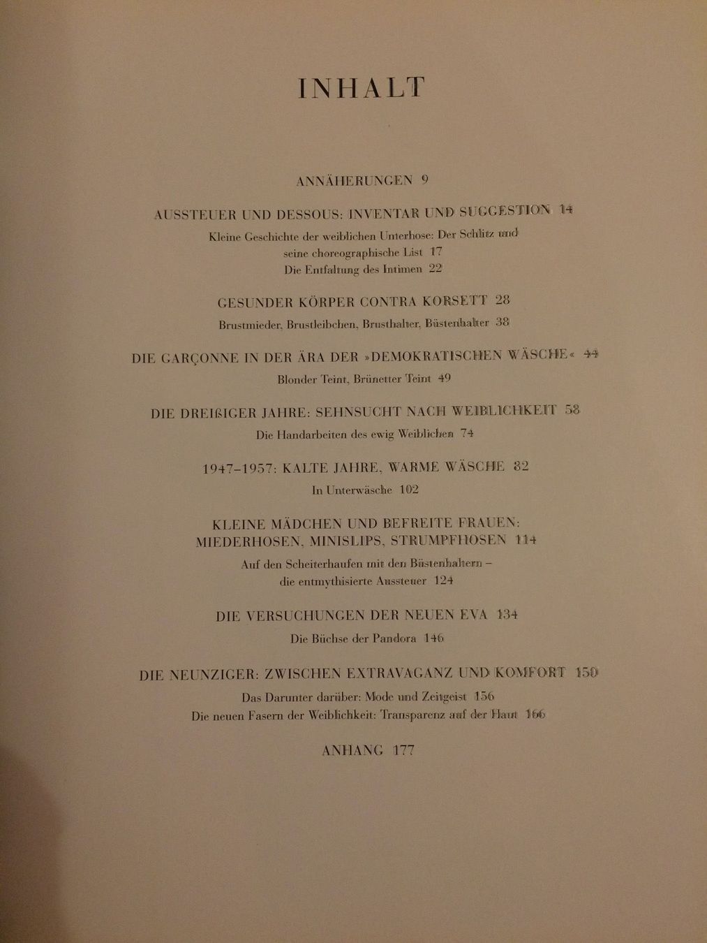 Libri: Buch "Dessous" Ein Jahrhundert Wäschekult – Nuovo (secondo la descrizione) da Basel venduto da ros_xyp8 1