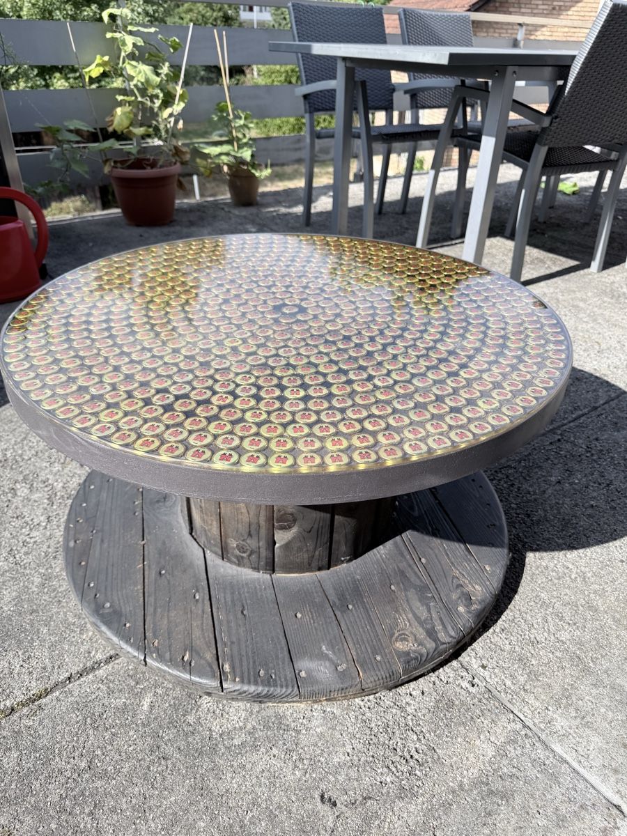 Tables: Einzigartiger Feldschlösschen Epoxidharz Couchtisch – D'occasion à Böckten par Twenty25five