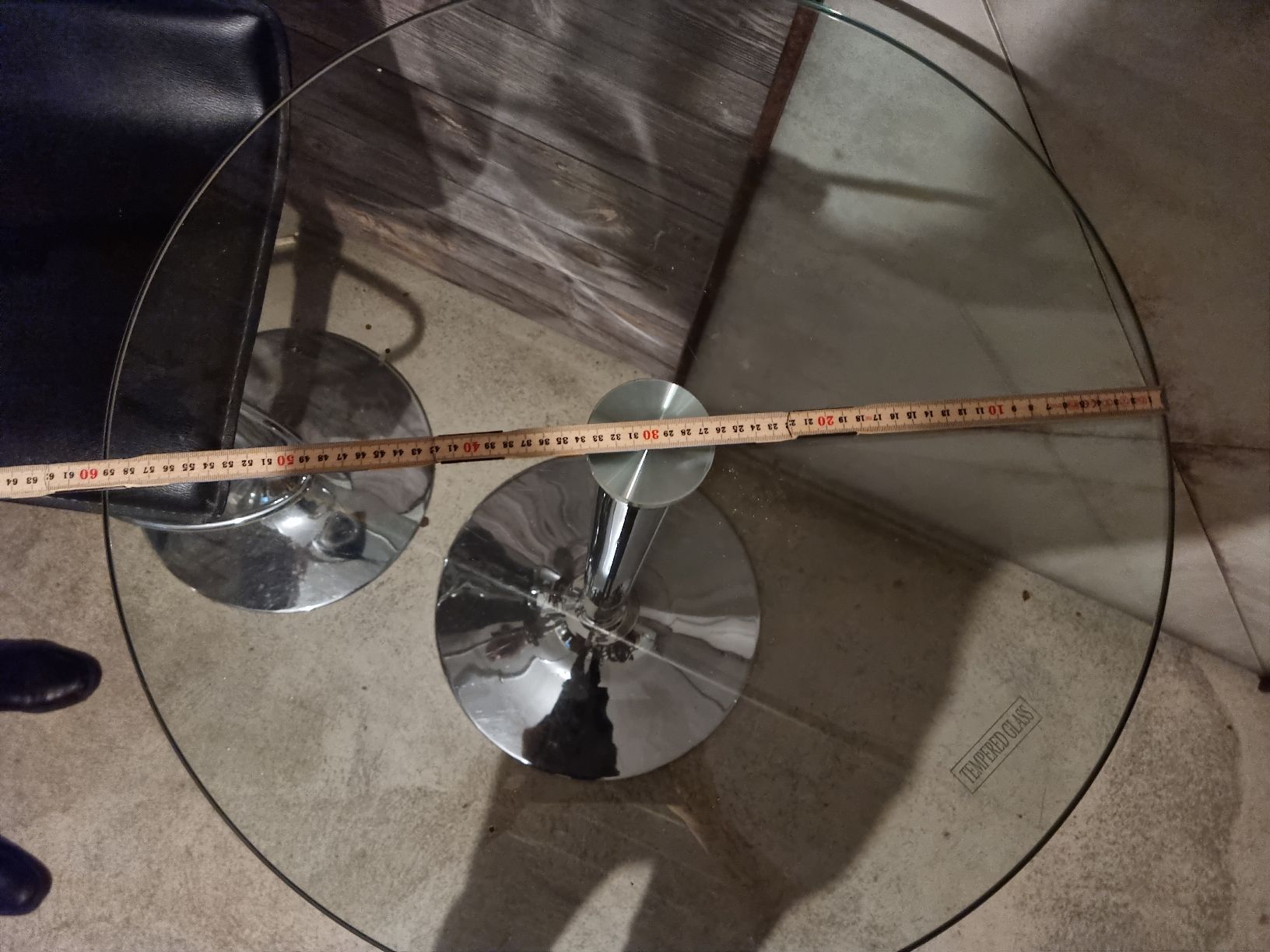 Tische: Glasbartisch mit verstellbarem Stuhl – Gebraucht aus Kesswil von mie_g89p 1