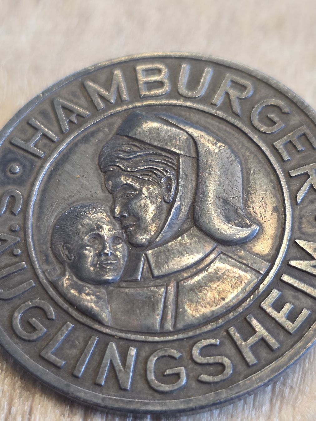 Spille & Fermagli: Silber Brosche Hamburger Säuglingsheim e.V. 1912 900 Silber – Usato da Liestal venduto da KellosLuckyCharms 1