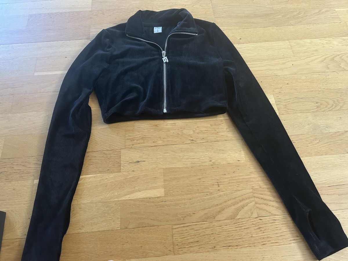Pullover & Sweatshirts: Missue Pullover gr s – Neu (gemäss Beschreibung) aus Allschwil von selake990673
