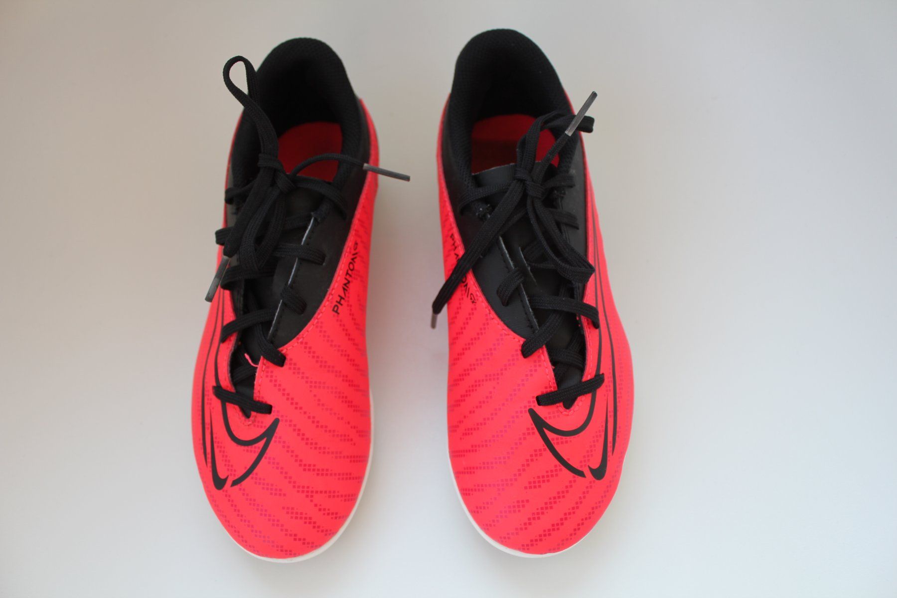 Nike Schuhe für Jungen: Chaussures de football Nike Phantom    t. 35.5 – Gebraucht aus Peseux von Gilloss 1
