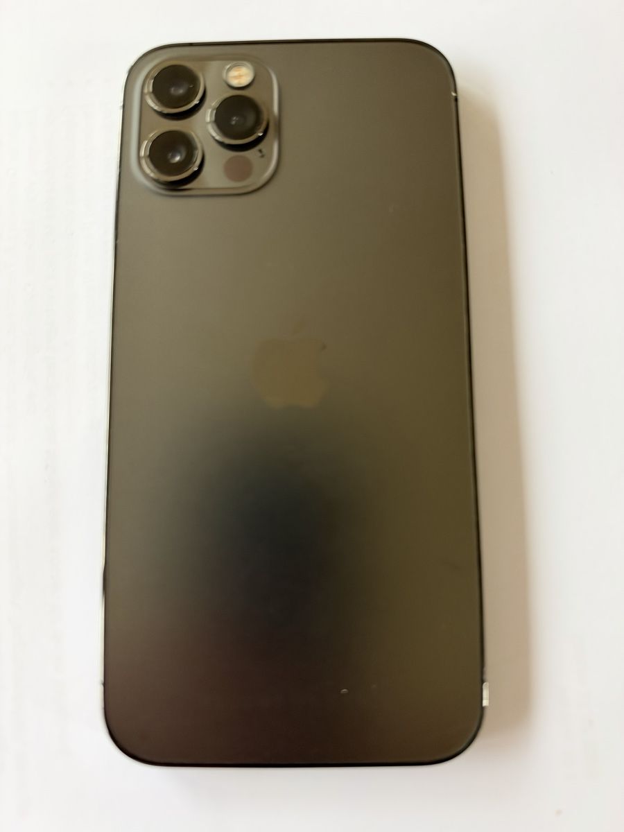 Apple Telefoni cellulari / Smartphones: Apple iPhone 12 Pro Graphit mit Hülle und Kabel – Usato da Glarus venduto da UrsulaE 1