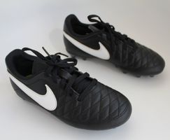 Chaussures de football Nike t. 33