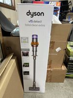 Dyson V15