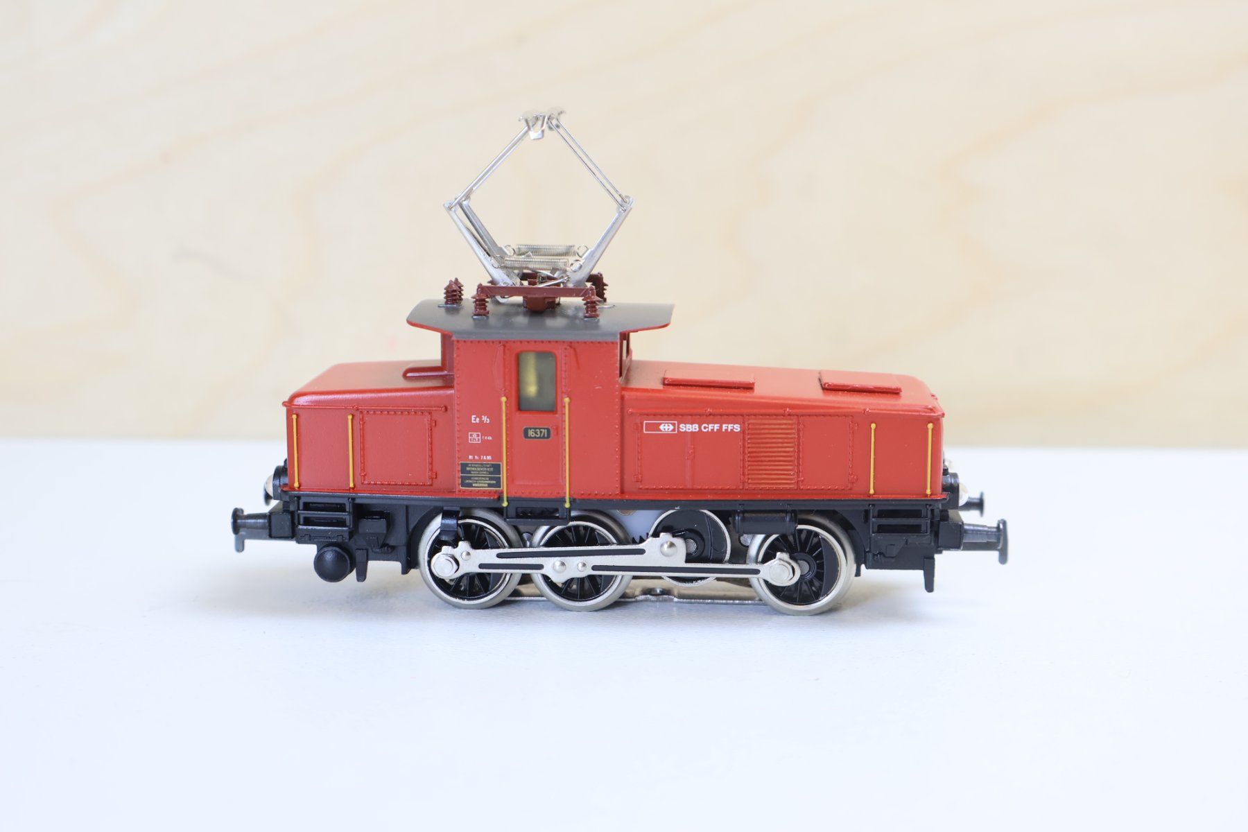 Märklin Modelleisenbahnen: Märklin SBB Ee 3/3 Rangier E-Lok - Digital H0 – Gebraucht aus Winterthur von Monstera 3