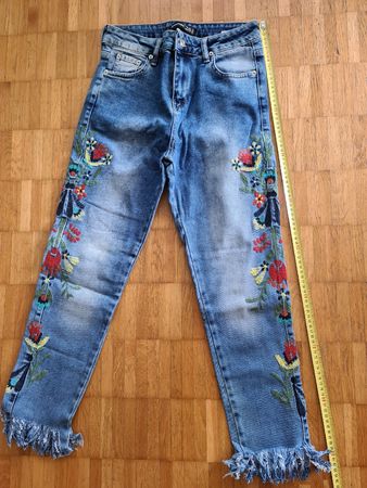 Jeans mit Stickerei Gr 28