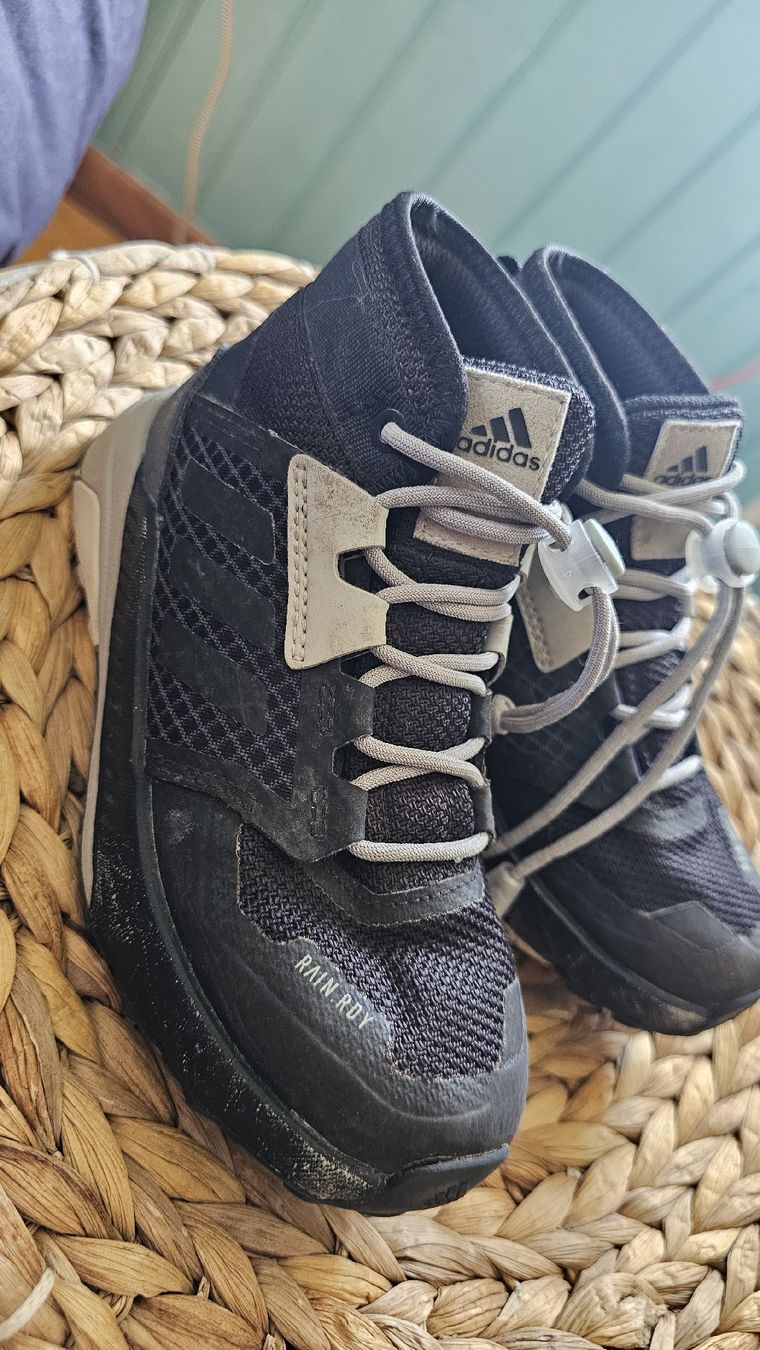 Scarpe per ragazzi: Adidas Terrex Wanderschuhe Kinder Gr. 29, RAIN.RDY – Usato da Tann venduto da dan_dzf8