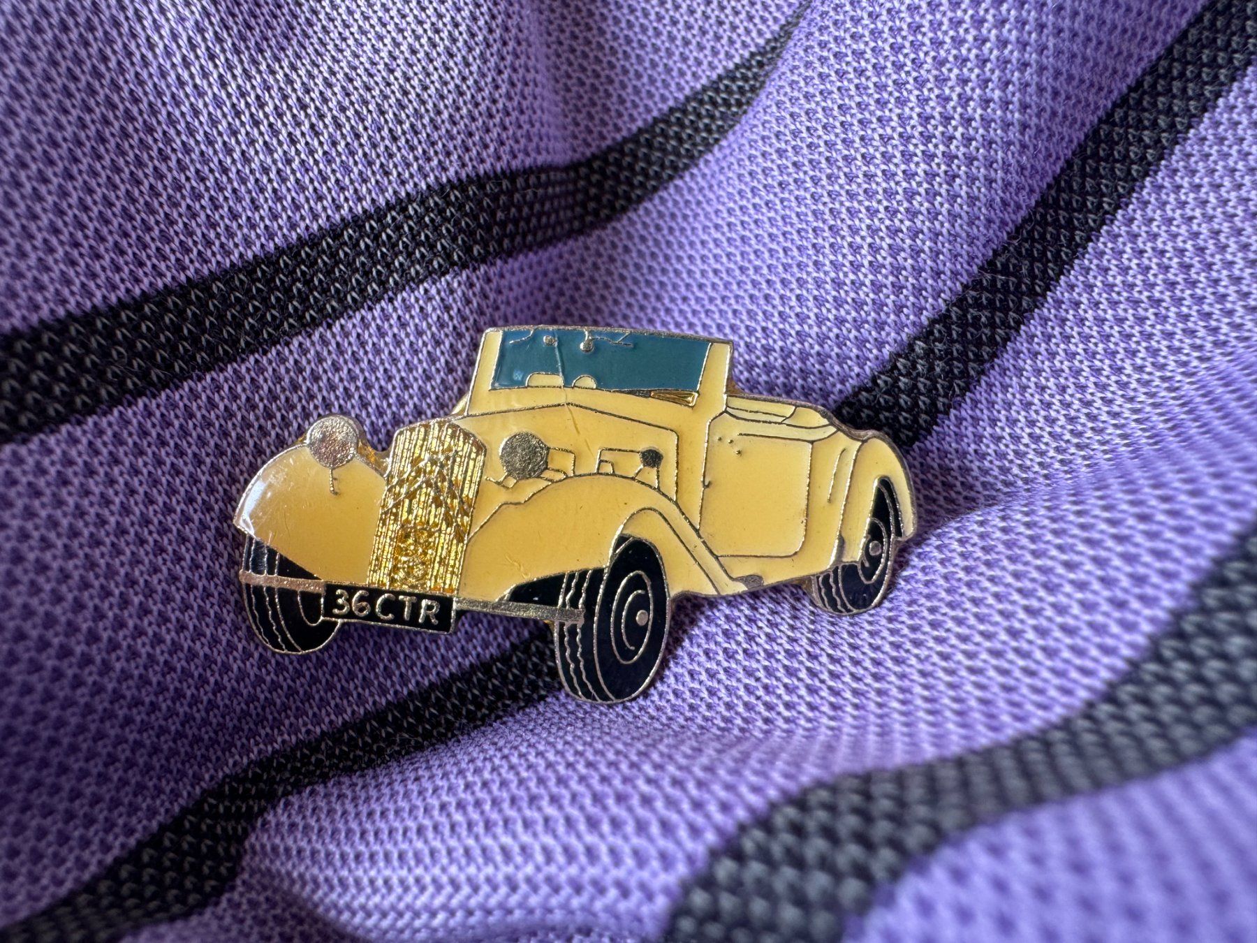 Citroën Placchette & Badge: Citroën 410D vintage pins pin – Usato da Neuchâtel venduto da _Easy_to_Find_