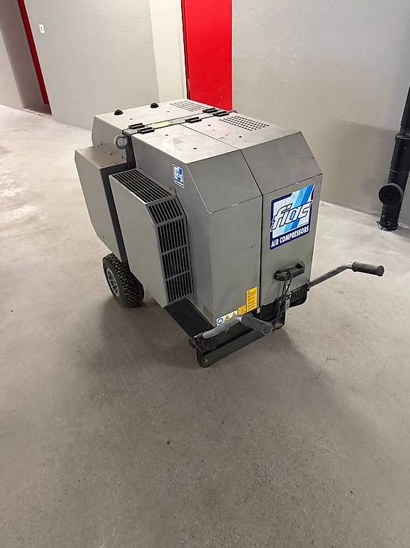 Kompressoren: Mobiler Kompressor mit Benzinmotor – Gebraucht aus Arosa von bee_m999 1