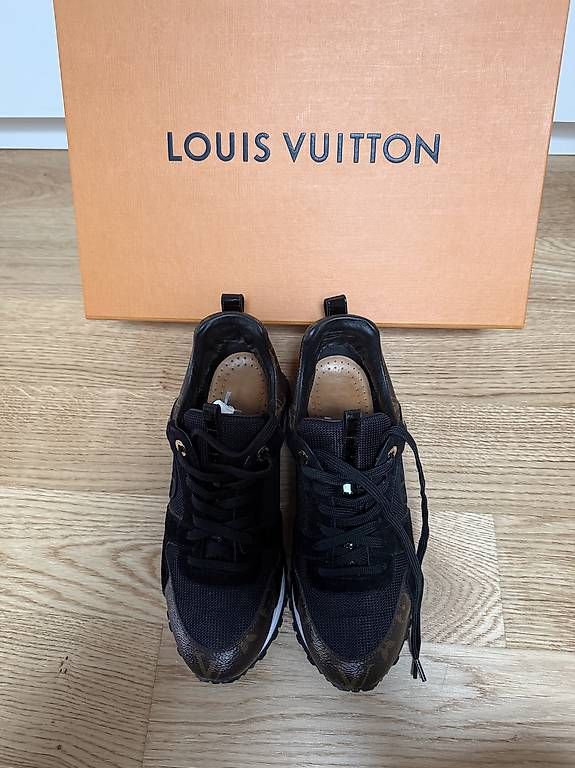Louis Vuitton Chaussures femmes: Basket LV original – D'occasion à Crissier par severine79 2