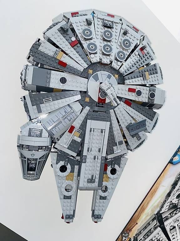 Star Wars Baukästen: Lego Star Wars Millenium Falcon 75105 – Gebraucht aus Siselen BE von lis_gl27 1