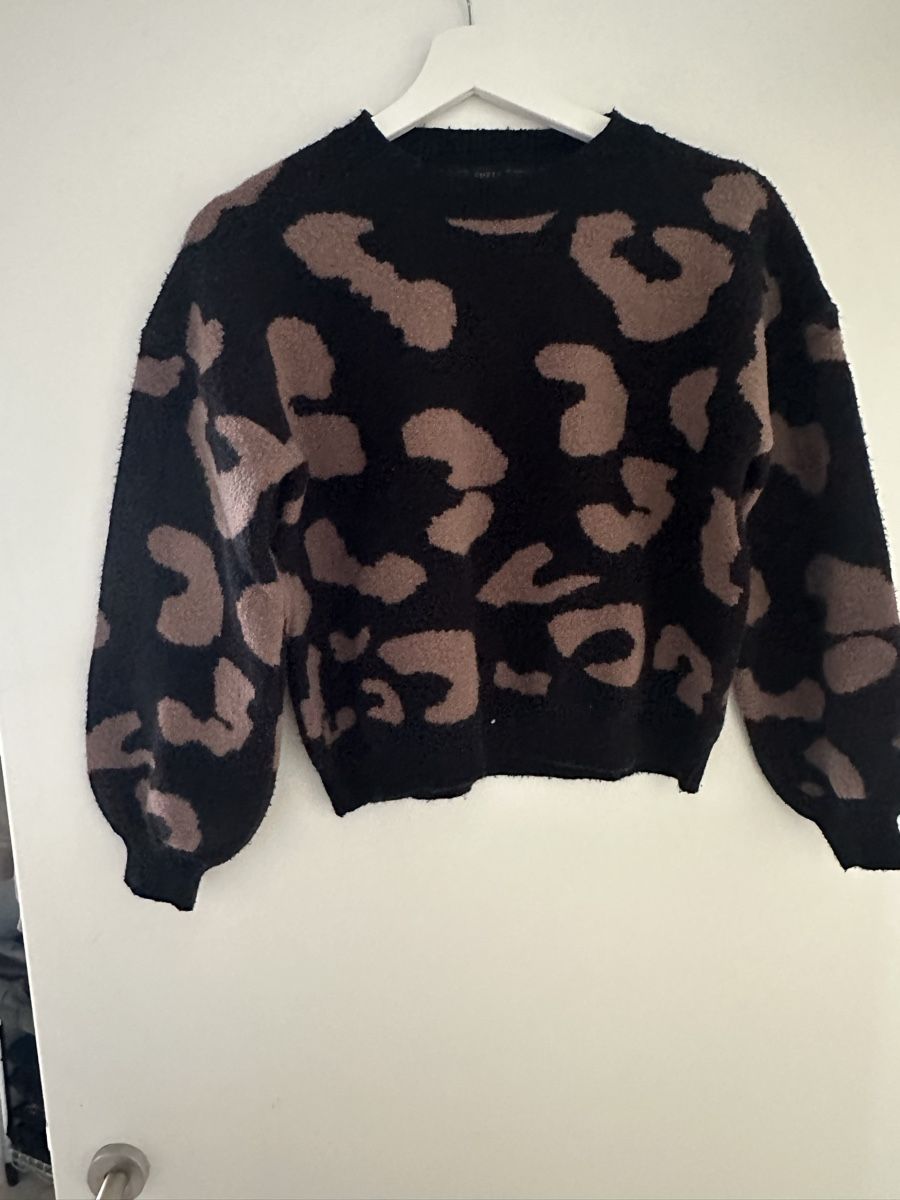 Maglioni & Felpe: Schwarzer SHEIN Pullover mit Animal Print, Grösse L – Usato da Reinach BL venduto da Alles_muss_weg00