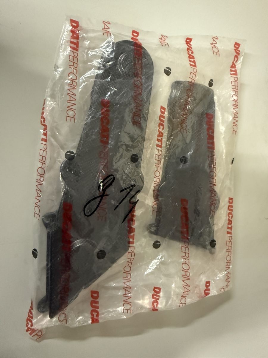 Ducati Alle Motorradersatzteile: Kit de caches courroies carbone Ducati Performance 900ss NOS – Neu und originalverpackt aus Cossonay-Ville von Jeromek 4