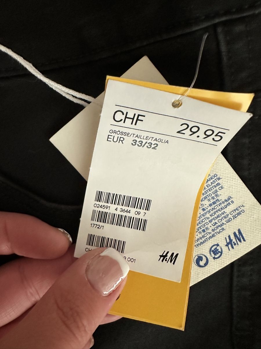 H&M Jeans: Schwarze H&M Damen Jeans – Nuovo (secondo la descrizione) da Zollikofen venduto da Taximan89 1