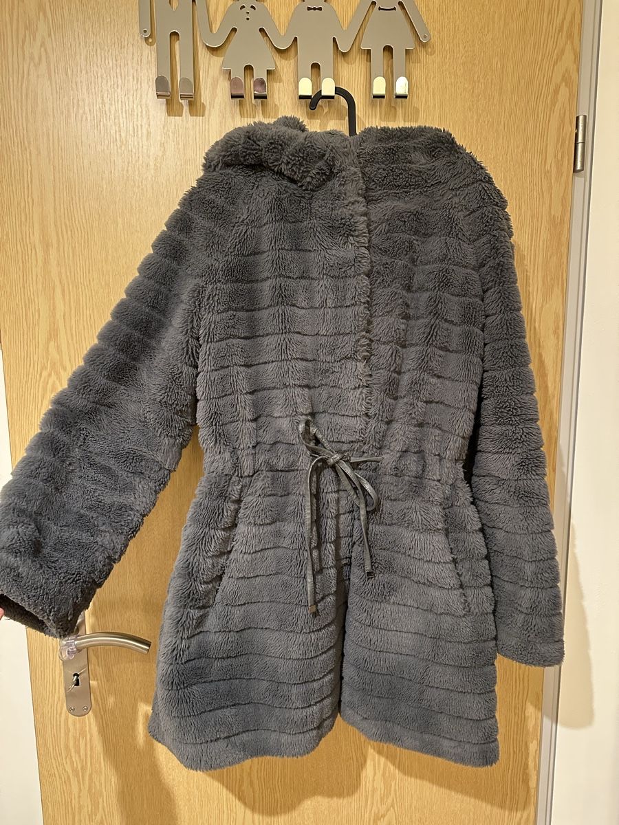 Giacche: Fake Fur Jacke Oltre 38 – Usato da Gordola venduto da EleSecondHand-TCG