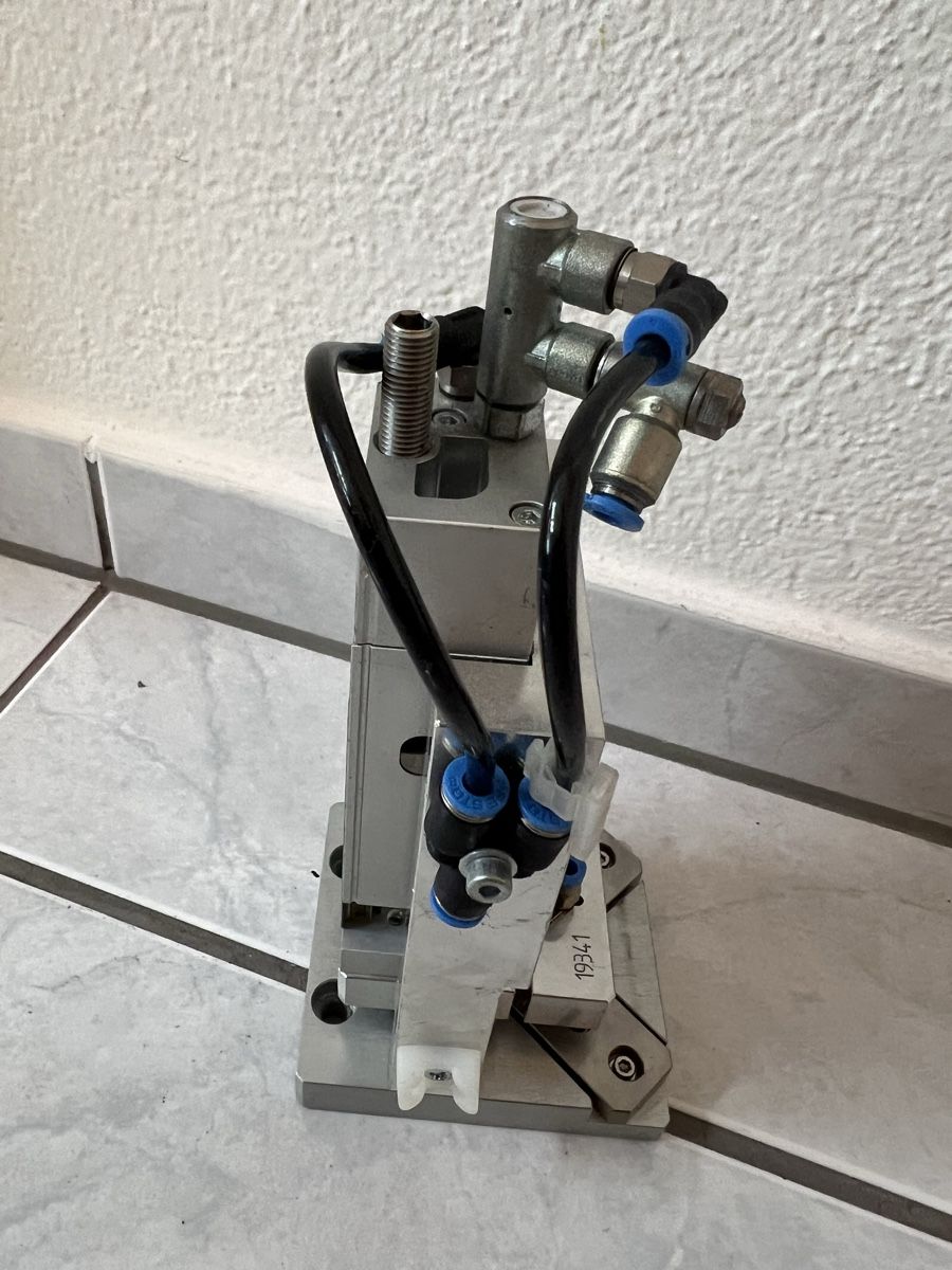 Festo Altro per industria metallurgica: Module de sertissage pneumatique industriel pour câble plat  – Nuovo (secondo la descrizione) da Basel venduto da La.Bonne.affaire 1