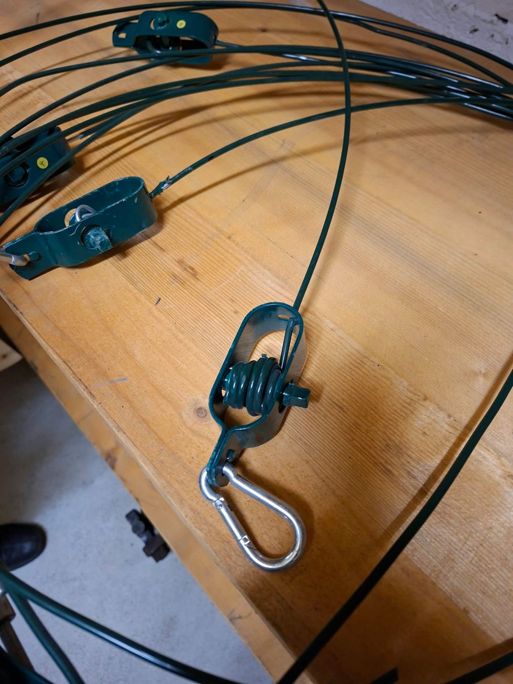 Eisenwaren: Drahtspanner inkl. Kabel – Gebraucht aus Unterentfelden von 4Bartlis 1