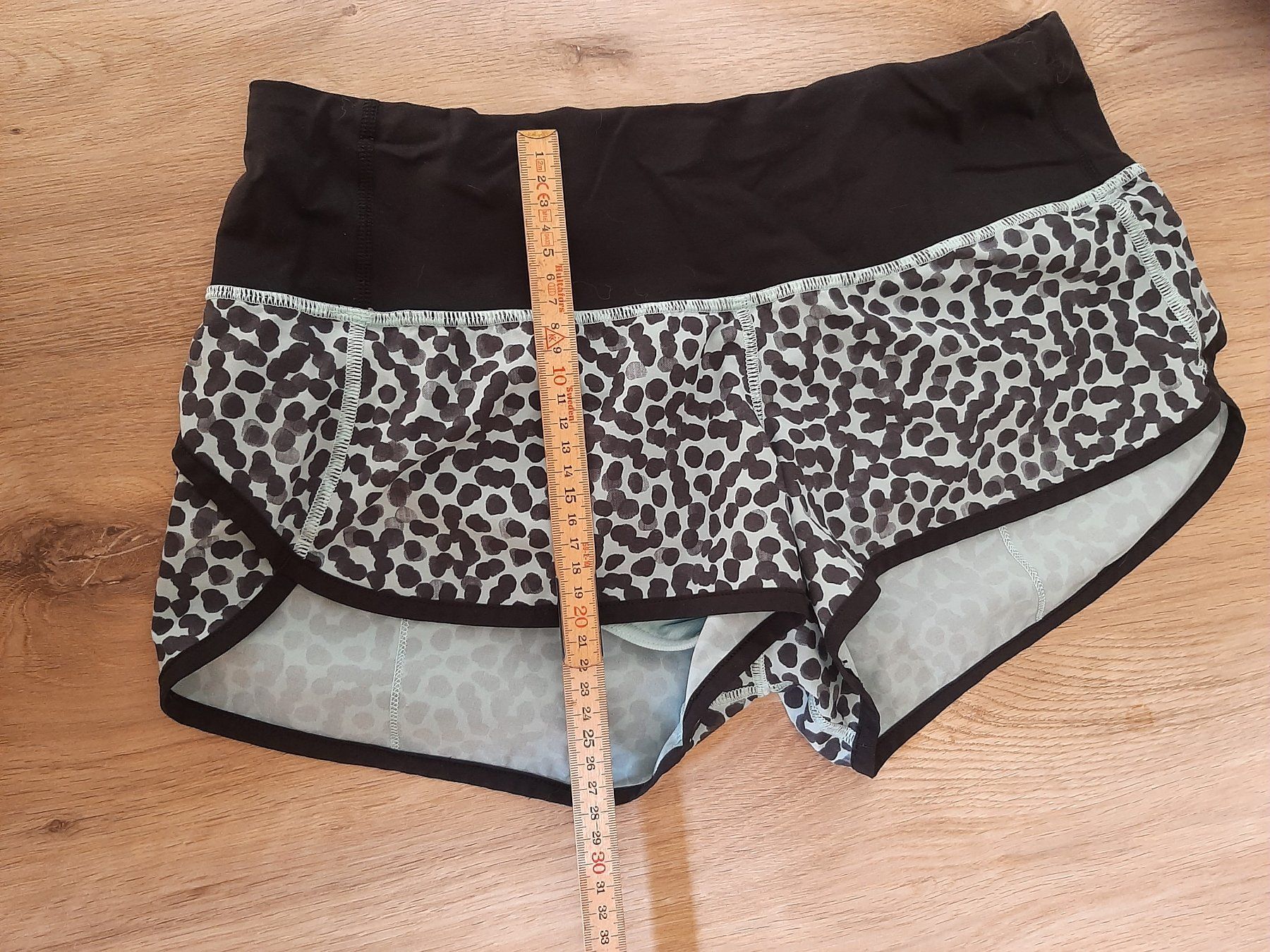 Lululemon Pantaloni: Lululemon, mini short Leo Gr.6 – Usato da Sugiez venduto da RicardoStoleMyData 5