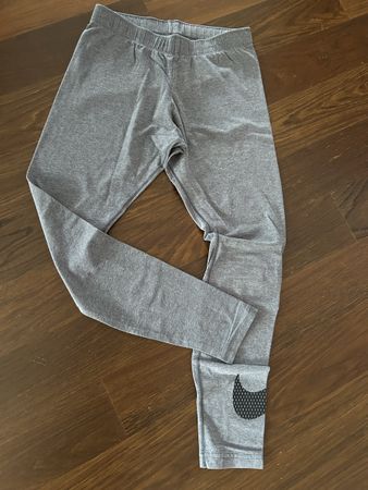 Nike Leggings Gr. S Grau - Sportlich & Bequem für Herbst!