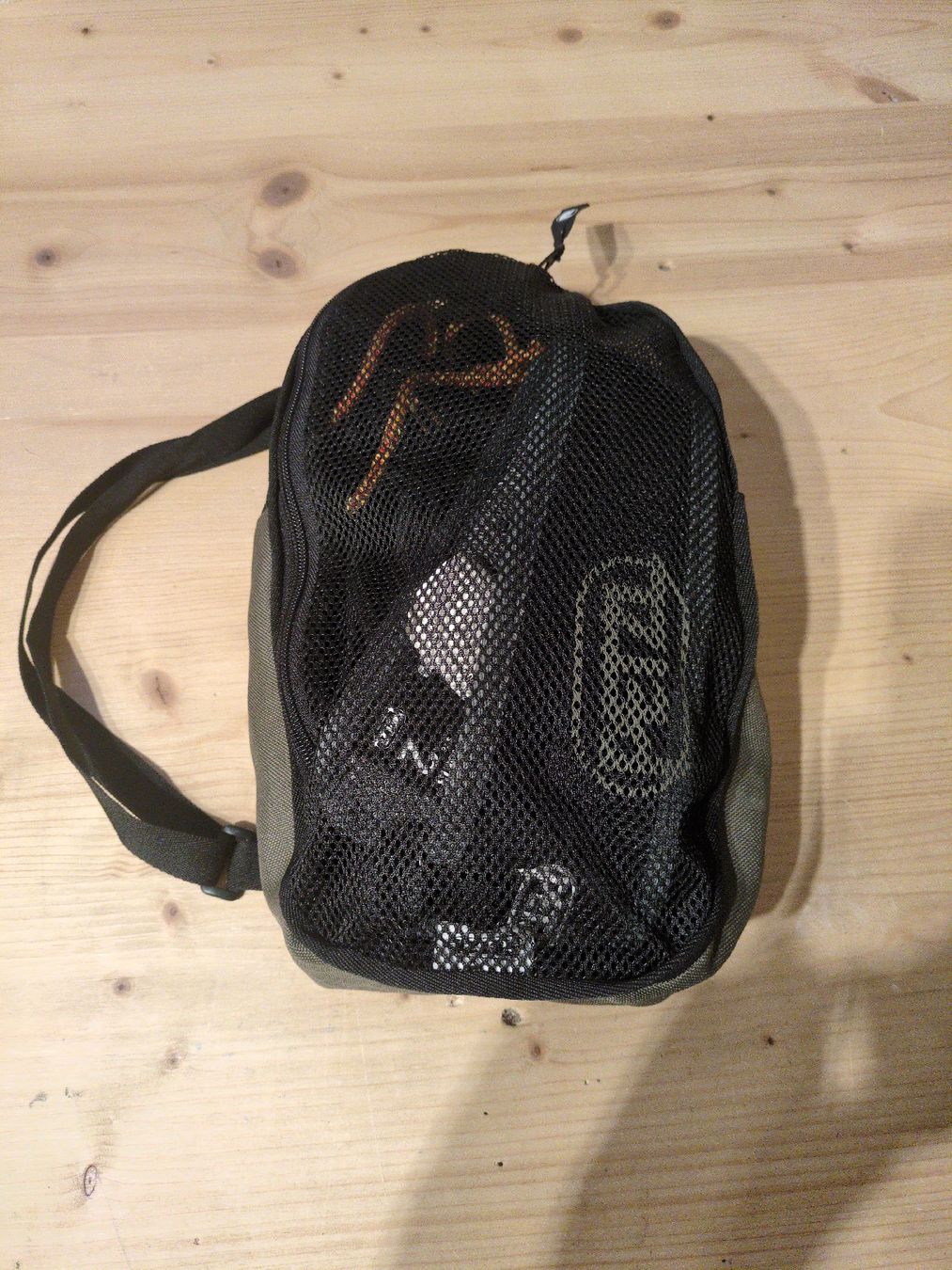 Petzl Kletterausrüstungen: Klettergurt mit Karabiner – Gebraucht aus Obergösgen von Mabinvest 3
