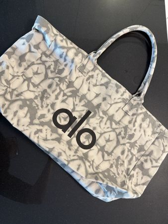 Brand new Alo Yoga Tote bag