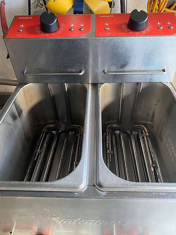 Cucine complete: Vend une friteuse Tf 55 double bacs Valentine – Usato da Martigny venduto da seater