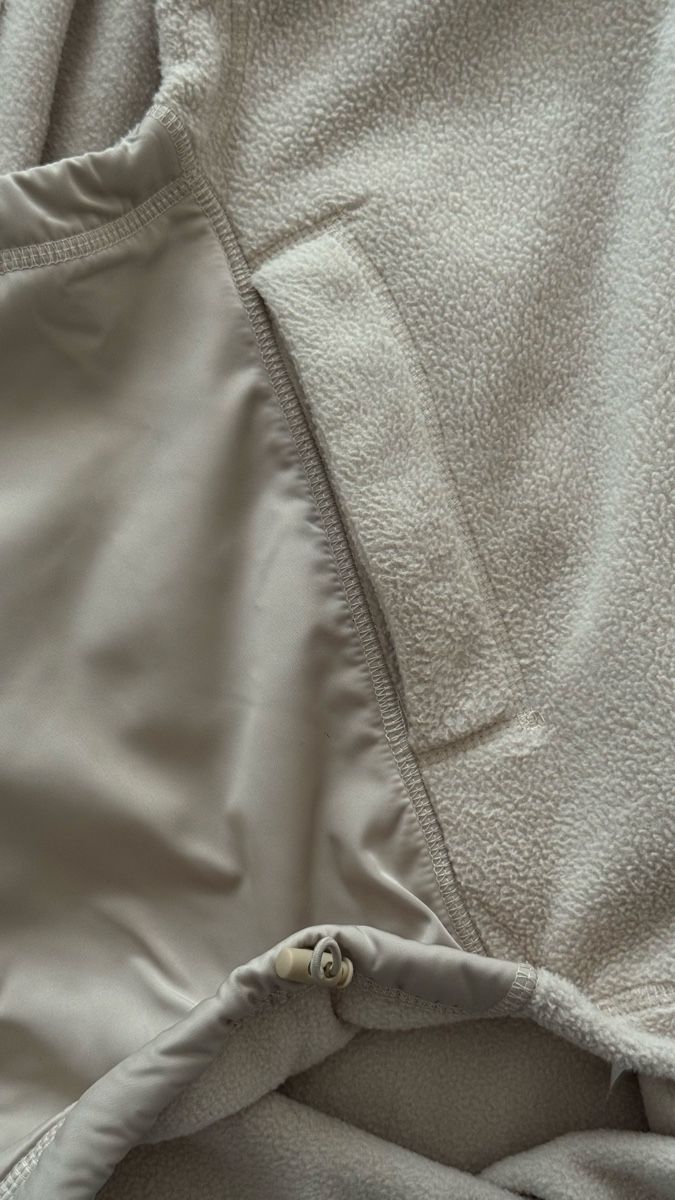 Weekday Gilets & Westen: Fleece Vest Beige, XS von Weekday – Gebraucht aus Zürich von Aya03 3