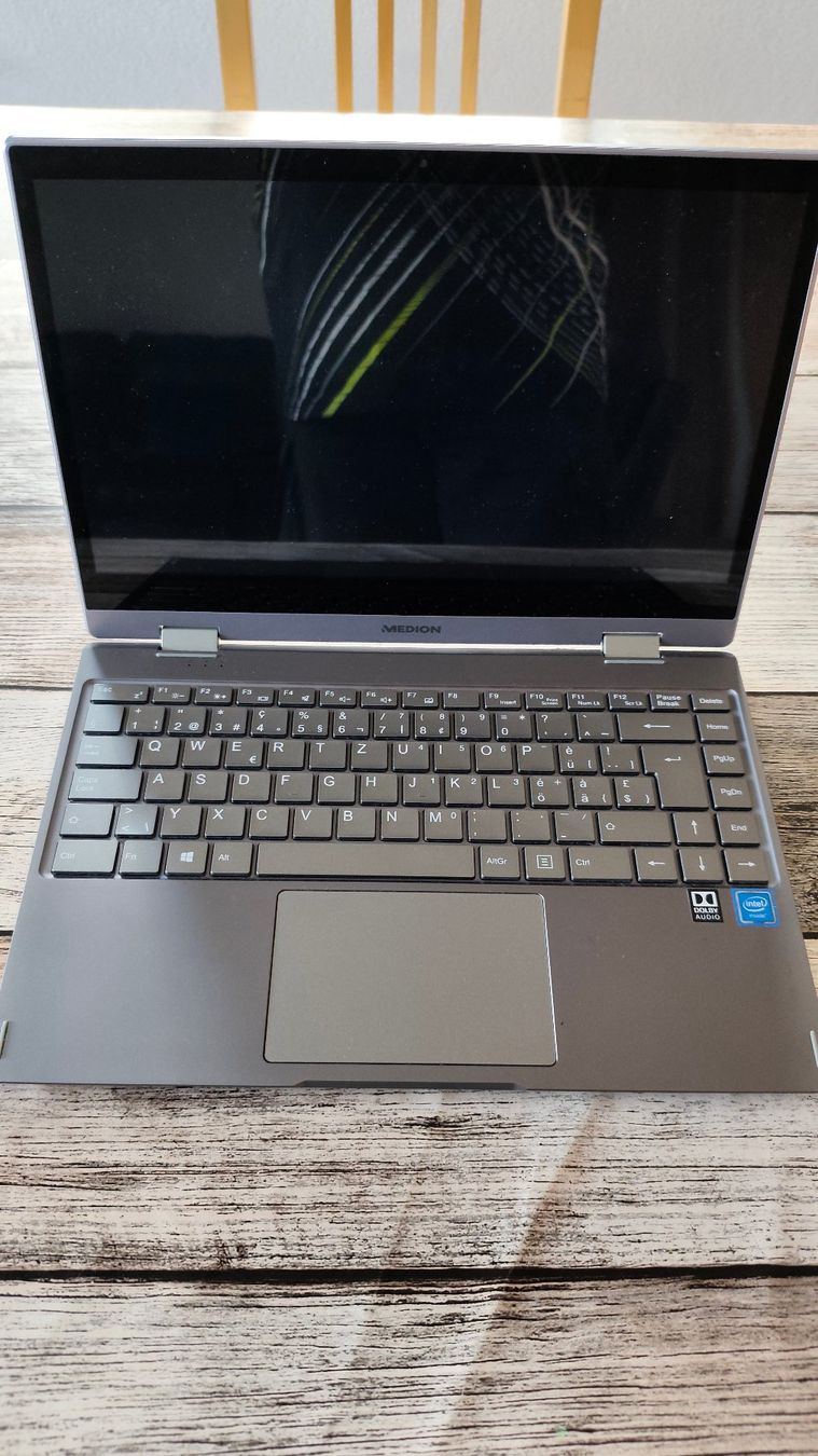 Medion Notebooks: MEDION AKOYA E4271 – Gebraucht aus Montsevelier von pins76