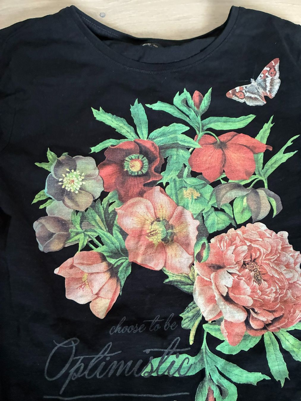 T-shirt: Schwarzes T-Shirt mit Blumenmuster, Größe 38 – Usato da Lausanne 26 venduto da anaxena 1