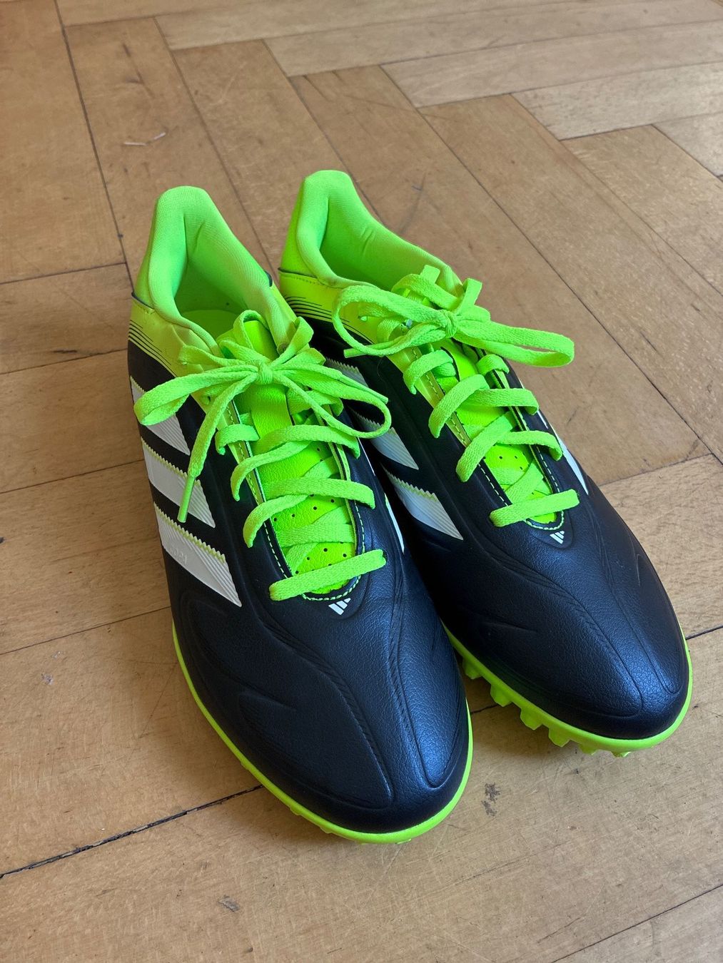 Adidas Herrenschuhe: adidas Tausendfüssler 43 1/3 – Gebraucht aus Basel von bec_vn6j