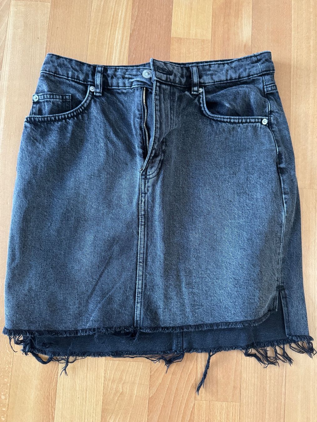 H&M Gonne: Jeansrock schwarz/dunkelgrau – Usato da Zürich venduto da sinaxnoemi