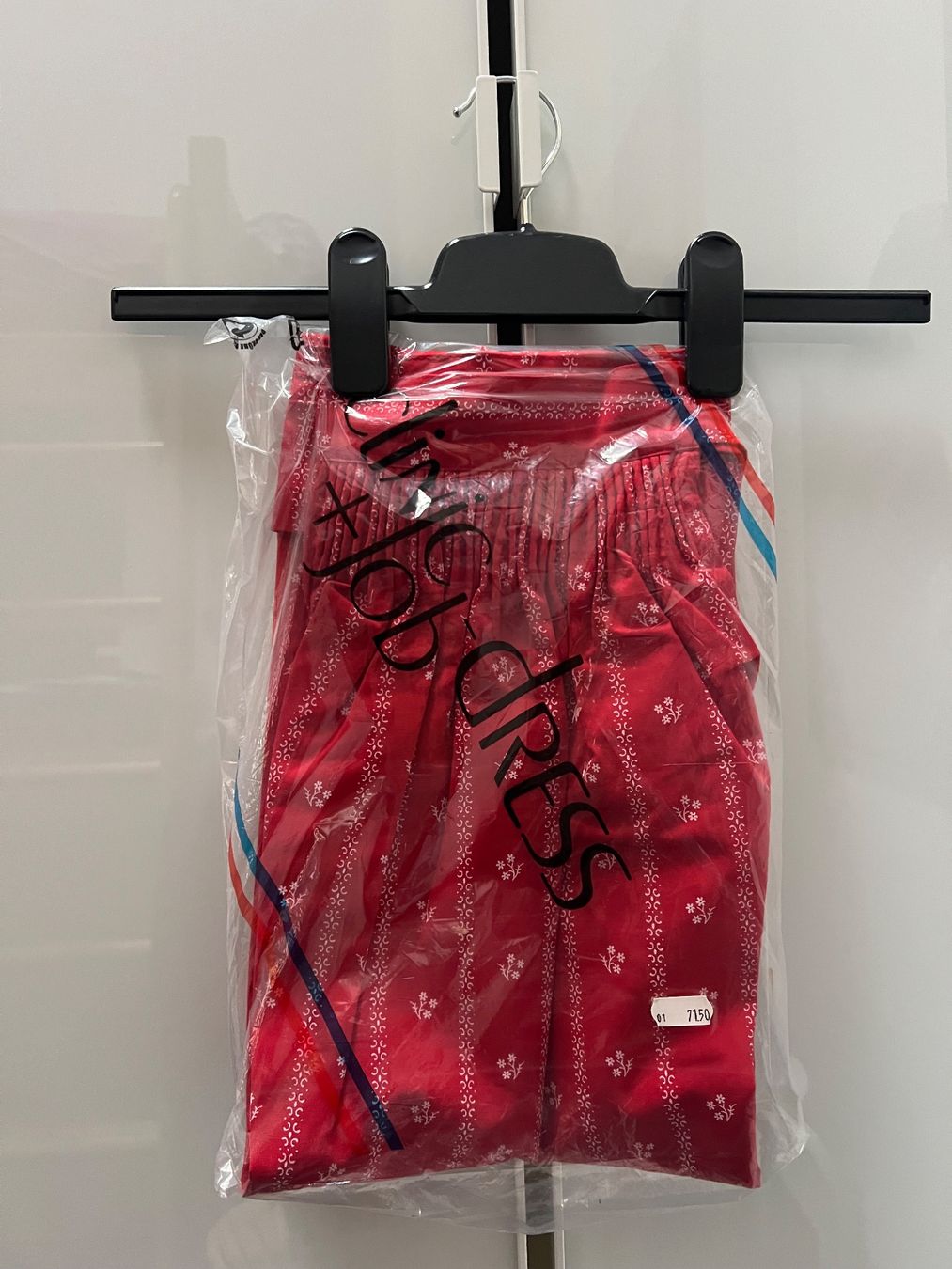 Costumi tradizionali: Dirndl Schürze, Rot mit Blumenmuster – Nuovo e nell'imballaggio originale da Grindelwald venduto da wand_24 3