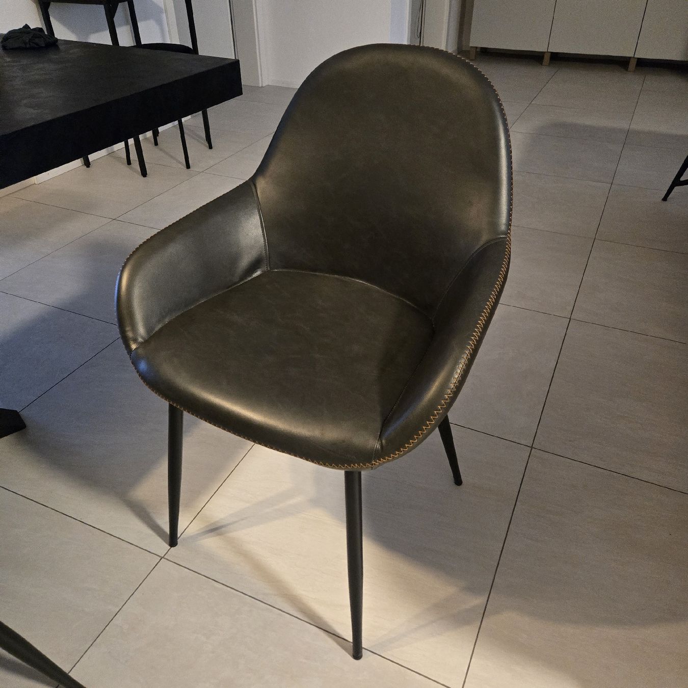 Set di tavolo e panche: Esstisch mit 6 Stühlen – Usato da Oftringen venduto da Zey-Schmuck 6