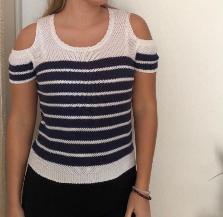 Pull léger blanc à rayures bleus tricot