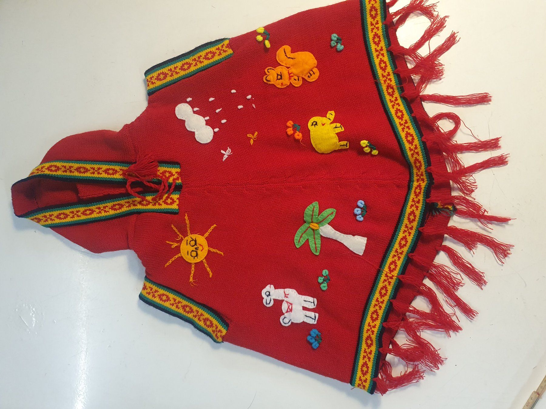 Maglioni & Felpe: Kinderponcho rot mit Natursujets – Usato da Zürich venduto da loosebone