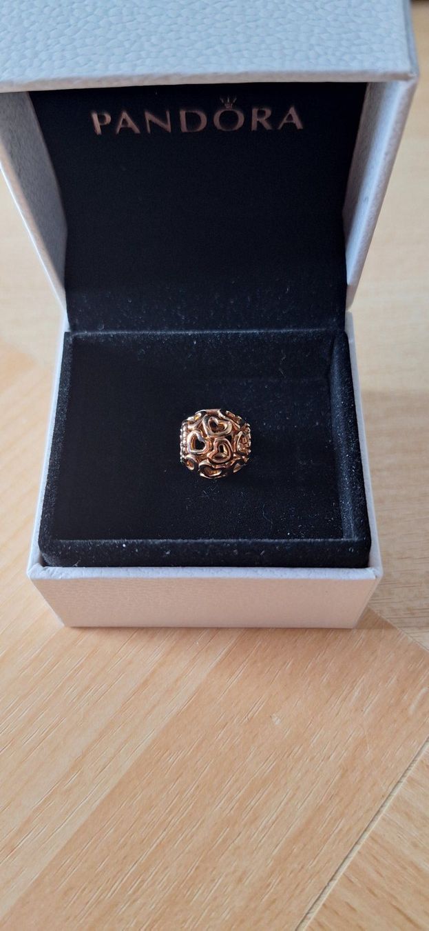 Pandora Ciondoli: Pandora, Charm parsemé de coeurs (780964) – Nuovo e nell'imballaggio originale da Lussery-Villars venduto da pousinete02 1