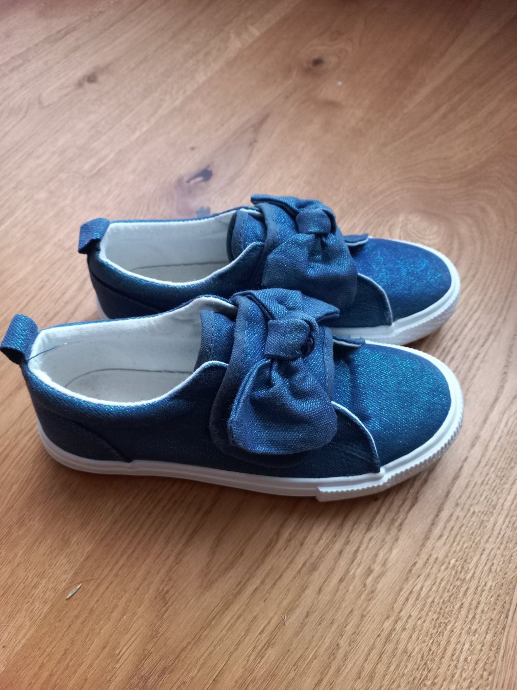 Scarpe per ragazze: Stoffschuhe gr.31(gr.32) – Usato da Bachenbülach venduto da enigmatic 4