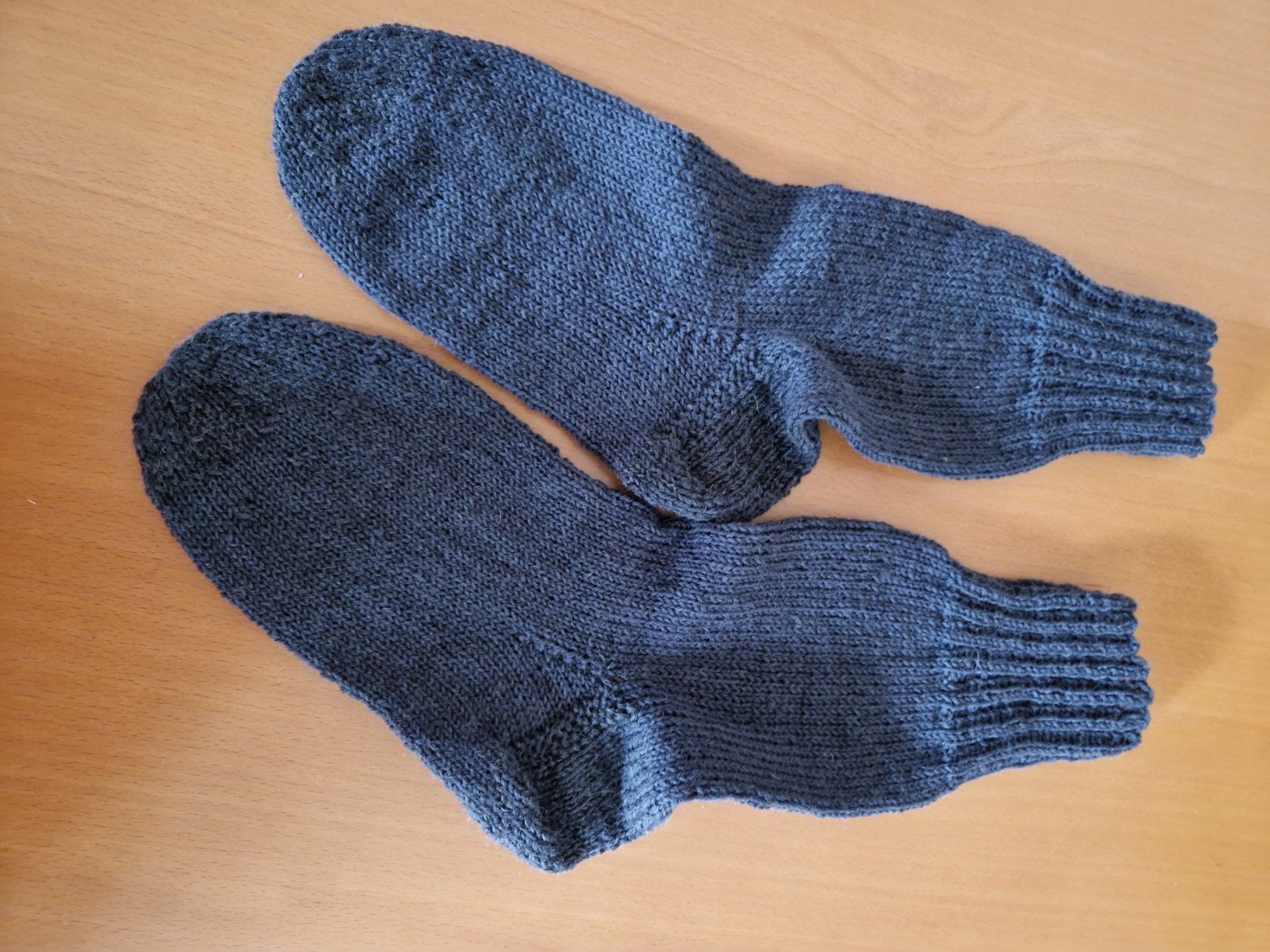 Calze: handgestrickte Socken Gr. 43,   2 Paar – Nuovo (secondo la descrizione) da Ursenbach venduto da gruenblau 4