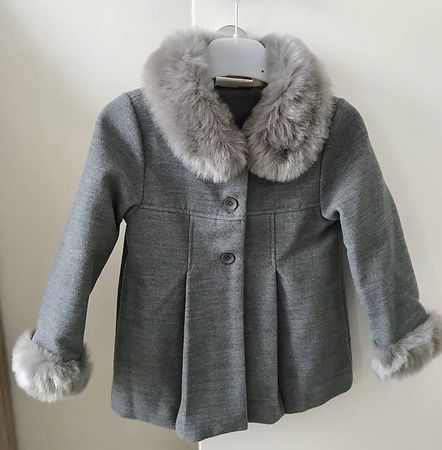 Manteau d'hiver gris fille avec fourrure synthétique 110/116